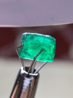 1.65 ct Swat Emerald Crystal — Elegant Green Form - Image 11