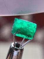1.65 ct Swat Emerald Crystal — Elegant Green Form - Image 8