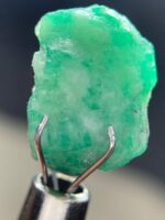 Exquisite 6.60 ct Swat Emerald Crystal: A True Natural Beauty - Image 2