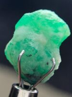 Exquisite 6.60 ct Swat Emerald Crystal: A True Natural Beauty - Image 4