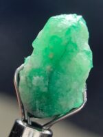 Exquisite 6.60 ct Swat Emerald Crystal: A True Natural Beauty - Image 5