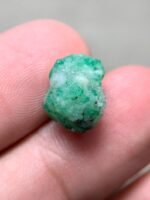 Exquisite 6.60 ct Swat Emerald Crystal: A True Natural Beauty - Image 8