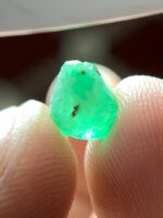 Emerald Elegance: The 1.70 Carat Swat Crystal - Image 4