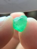 Emerald Elegance: The 1.70 Carat Swat Crystal - Image 9