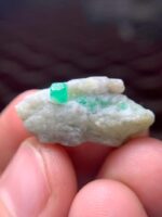 A Stunning 26.90 ct Emerald Specimen: Elegance in Shape and Size - Image 11