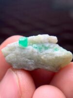 A Stunning 26.90 ct Emerald Specimen: Elegance in Shape and Size - Image 5