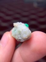A Stunning 26.90 ct Emerald Specimen: Elegance in Shape and Size - Image 7