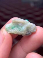 A Stunning 26.90 ct Emerald Specimen: Elegance in Shape and Size - Image 9