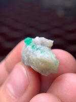 A Stunning 26.90 ct Emerald Specimen: Elegance in Shape and Size - Image 10