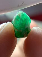 Pure and Precise: 2.71 ct Swat Emerald Crystal with Classic Shape - Image 6