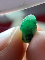 Pure and Precise: 2.71 ct Swat Emerald Crystal with Classic Shape - Image 7