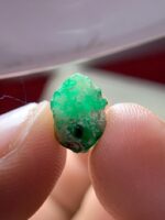 Pure and Precise: 2.71 ct Swat Emerald Crystal with Classic Shape - Image 8