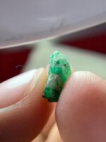 Pure and Precise: 2.71 ct Swat Emerald Crystal with Classic Shape - Image 9