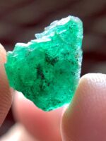 The Dramatic Appeal of a 3.10 ct Emerald Crystal - Image 5