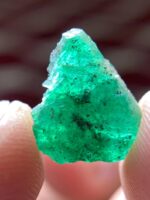 The Dramatic Appeal of a 3.10 ct Emerald Crystal - Image 6