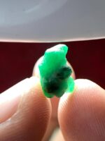 A Gem of the Mountains: 3.90ct Swat Emerald Crystal with Striking Depth - Image 7