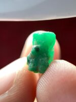 A Gem of the Mountains: 3.90ct Swat Emerald Crystal with Striking Depth - Image 8