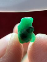 A Gem of the Mountains: 3.90ct Swat Emerald Crystal with Striking Depth - Image 9