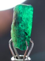 2.03 Carat Swat Emerald Crystal: Pakistan Gemstone - Image 2
