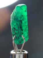 2.03 Carat Swat Emerald Crystal: Pakistan Gemstone - Image 3