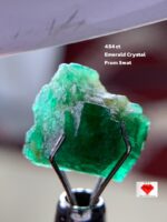 4.54 ct Swat Emerald Crystal – Elegant Form in Vivid Green