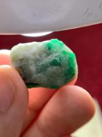 40.0 ct Emerald Specimen from Swat (25.25 × 19.37 × 11.88 mm): A Raw Jewel of Nature - Image 2