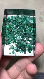 43.20 ct Panjshir Emerald Rough Lot – Flat Crystal Parcel with Strong Cutting Potential - Image 2