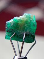 4.54 ct Swat Emerald Crystal – Elegant Form in Vivid Green - Image 6