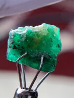4.54 ct Swat Emerald Crystal – Elegant Form in Vivid Green - Image 7
