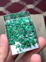 43.20 ct Panjshir Emerald Rough Lot – Flat Crystal Parcel with Strong Cutting Potential - Image 8