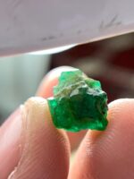 4.54 ct Swat Emerald Crystal – Elegant Form in Vivid Green - Image 9