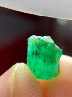 Rare 3.00 ct Emerald Crystal from Swat Valley – Natural Beauty in 8.73x7.51x6.15mm - Image 7