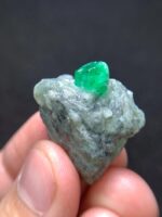 Exploring the Magnificence of an 82.65ct Emerald Specimen: A Swat Valley Treasure - Image 8