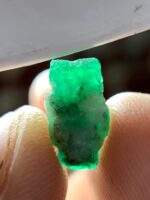 2.72ct Swat Emerald Crystal – A Sleek Natural Gem - Image 10