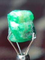 The Elegant 6.75 ct Swat Emerald Crystal: A Jewel of Timeless Beauty - Image 12