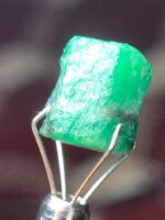 The Elegant 6.75 ct Swat Emerald Crystal: A Jewel of Timeless Beauty - Image 9