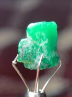 The Elegant 6.75 ct Swat Emerald Crystal: A Jewel of Timeless Beauty - Image 10