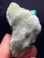 Unveiling the Beauty of a 277.50ct Emerald Specimen from Swat: A Gemstone Masterpiece - Image 4