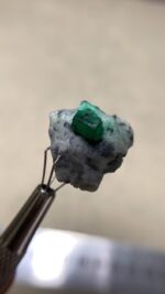 27 Carat Emerald Specimen from Swat – Robust and Well-Balanced Himalayan Crystal - Image 2