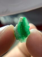 Linear Beauty: 4.31 ct Swat Emerald Crystal with Striking Natural Form - Image 5
