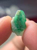 Linear Beauty: 4.31 ct Swat Emerald Crystal with Striking Natural Form - Image 6