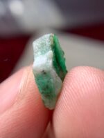 Linear Beauty: 4.31 ct Swat Emerald Crystal with Striking Natural Form - Image 7