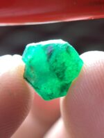 Spotlight on a Unique Swat Emerald Crystal — 2.95 ct - Image 2