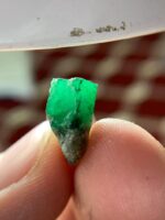 6ct Swat Emerald Specimen: Pakistan Green Gemstone - Image 5