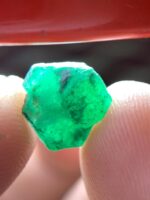 Spotlight on a Unique Swat Emerald Crystal — 2.95 ct - Image 5