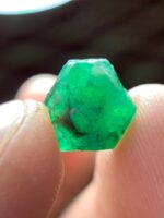 Spotlight on a Unique Swat Emerald Crystal — 2.95 ct - Image 8