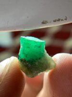 6ct Swat Emerald Specimen: Pakistan Green Gemstone - Image 10