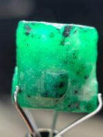 Pure Elegance in Green: 6.95ct Emerald Crystal from Swat - Image 2
