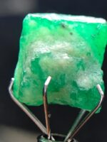 Pure Elegance in Green: 6.95ct Emerald Crystal from Swat - Image 4