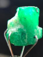 Pure Elegance in Green: 6.95ct Emerald Crystal from Swat - Image 5